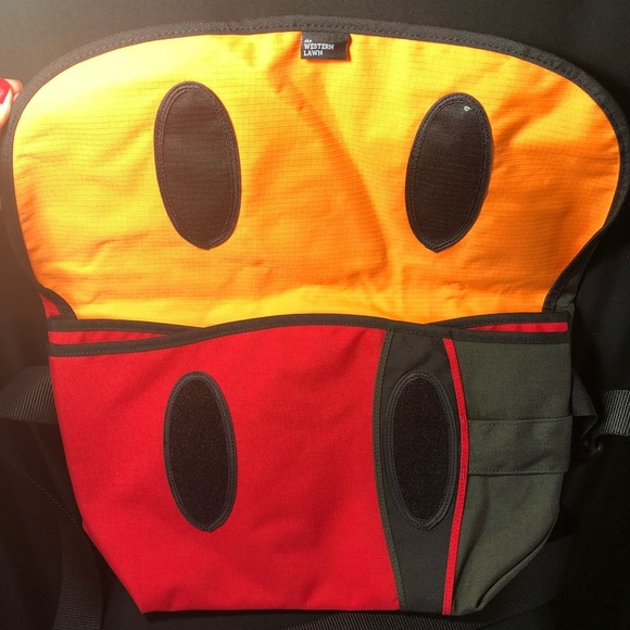 Red/Black Crumpler Western Lawn Messenger Bag - Picture 3 of 5